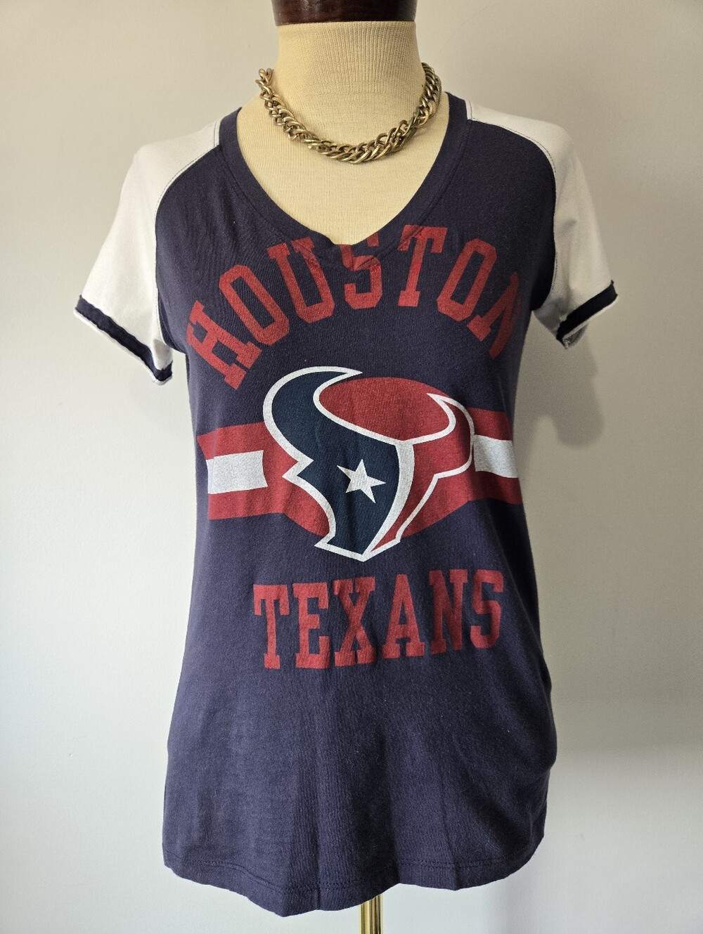 NFL Team Apparel Houston Texans Navy & White Graphic V-Neck Tee. Size M